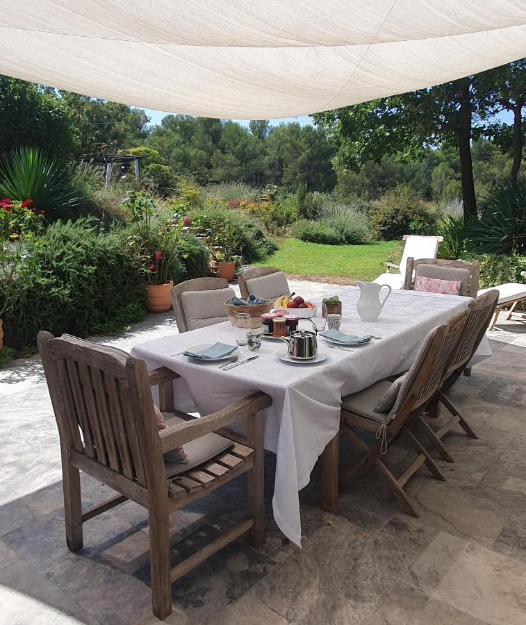 Lou Pantai, Bed And Breakfast, Delux Bedroom Aix-en-Provence Esterno foto