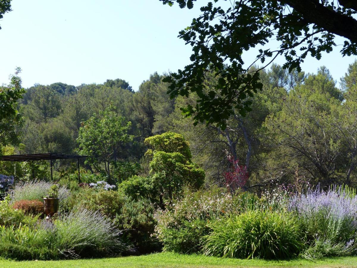 Lou Pantai, Bed And Breakfast, Delux Bedroom Aix-en-Provence Esterno foto