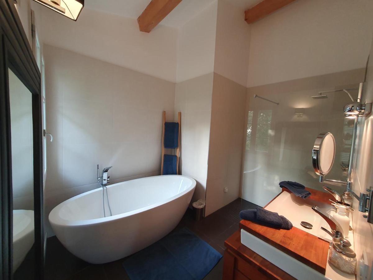 Lou Pantai, Bed And Breakfast, Delux Bedroom Aix-en-Provence Esterno foto