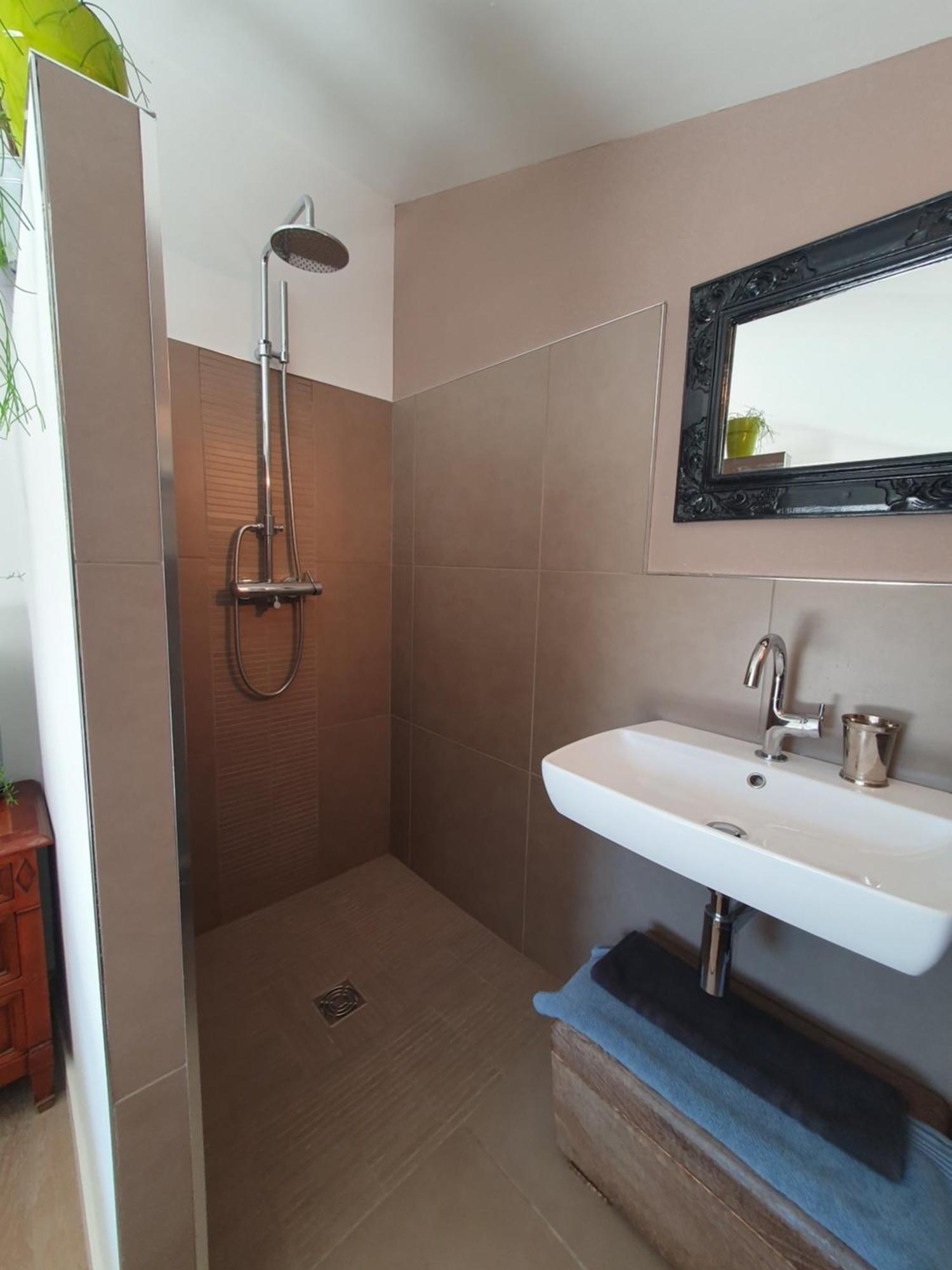 Lou Pantai, Bed And Breakfast, Delux Bedroom Aix-en-Provence Esterno foto