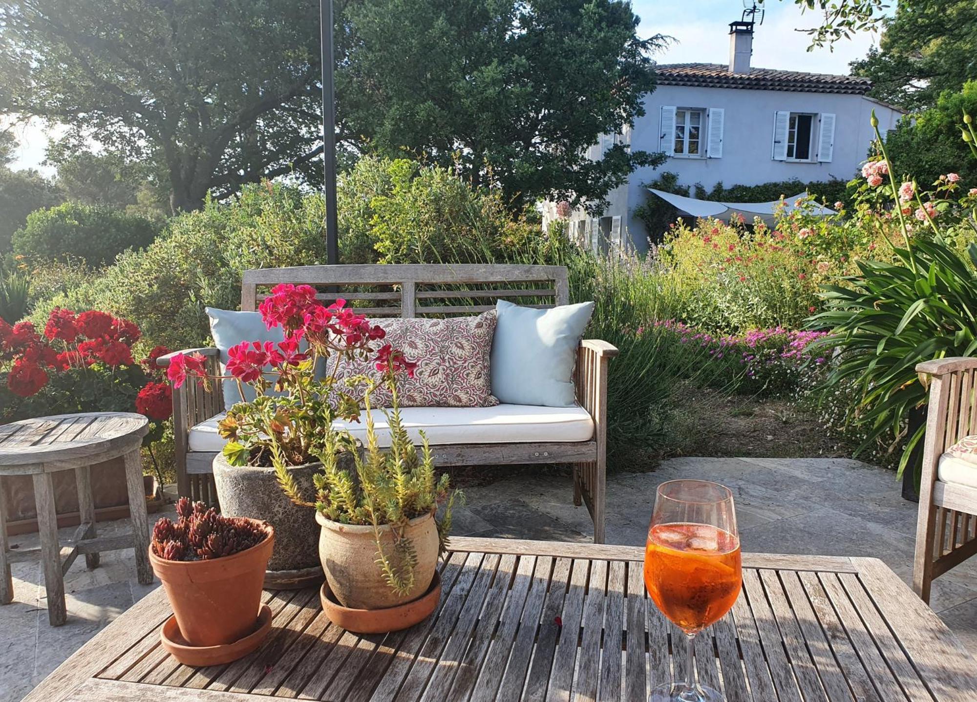 Lou Pantai, Bed And Breakfast, Delux Bedroom Aix-en-Provence Esterno foto