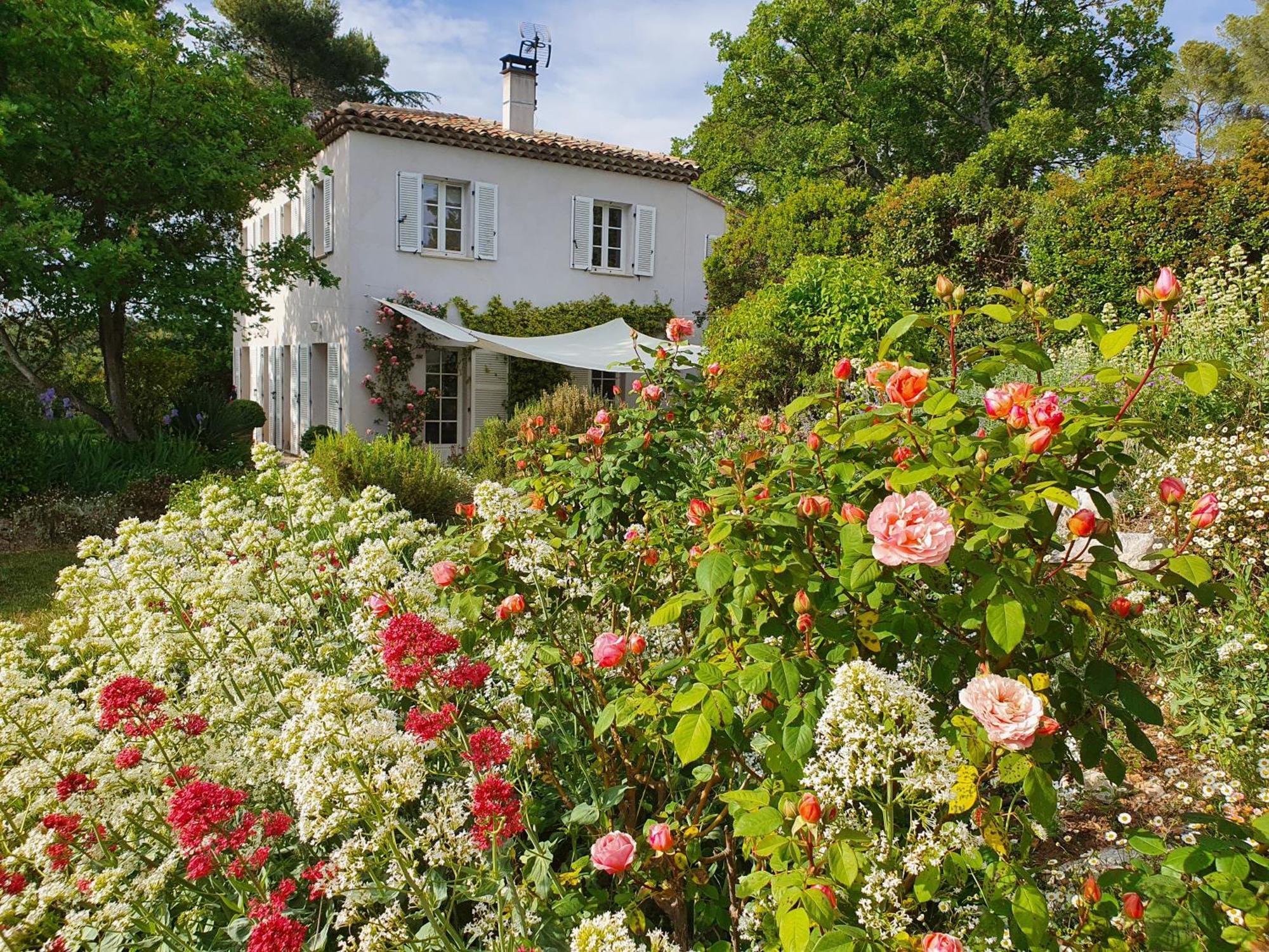 Lou Pantai, Bed And Breakfast, Delux Bedroom Aix-en-Provence Esterno foto