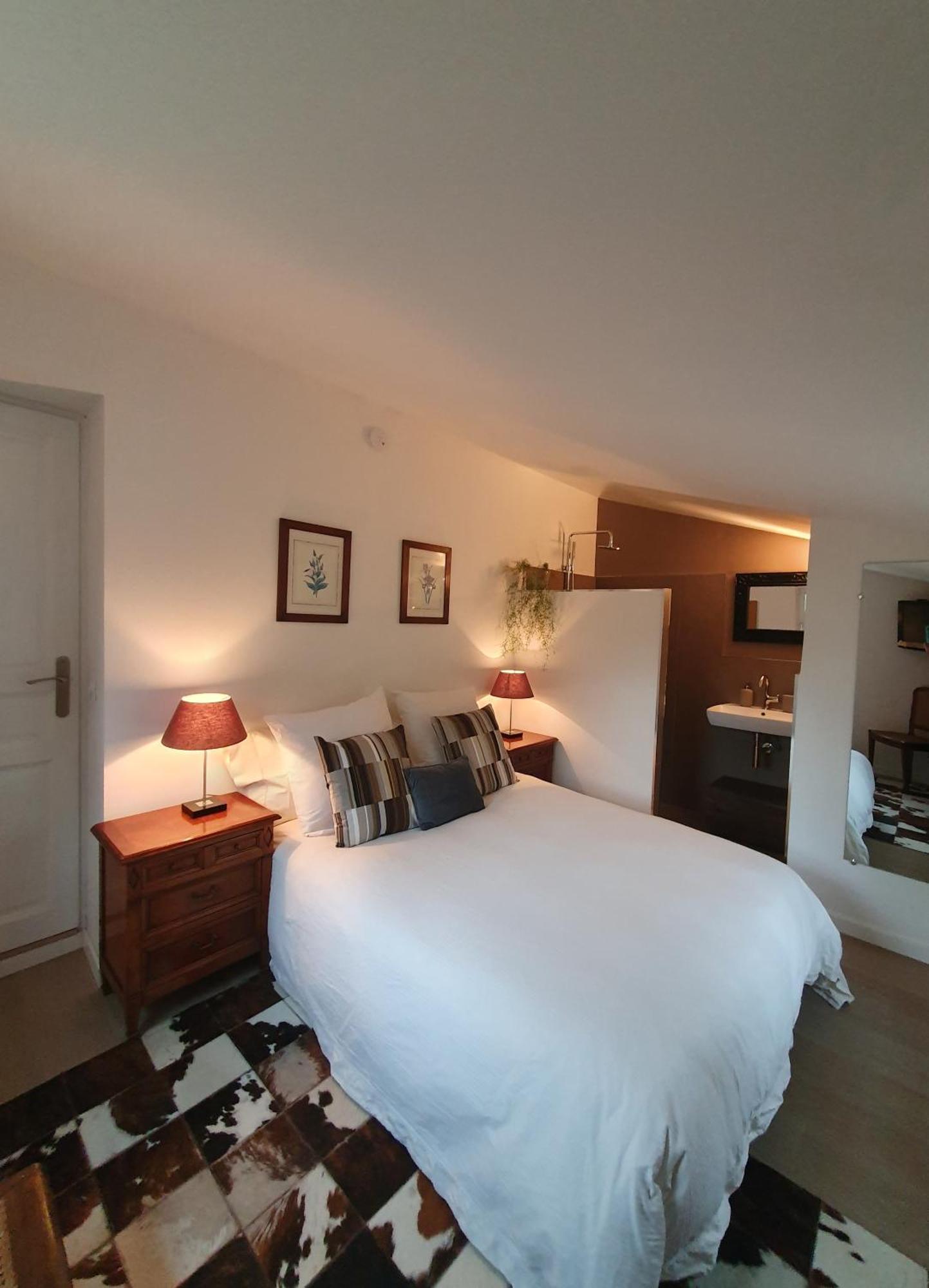 Lou Pantai, Bed And Breakfast, Delux Bedroom Aix-en-Provence Esterno foto