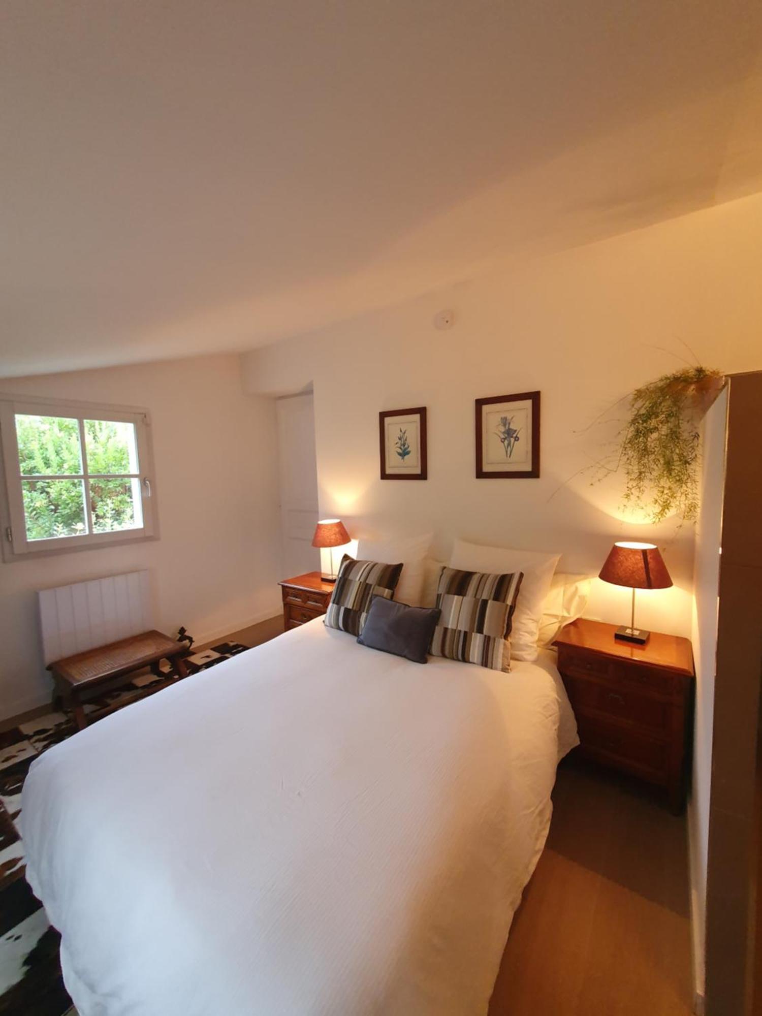 Lou Pantai, Bed And Breakfast, Delux Bedroom Aix-en-Provence Esterno foto