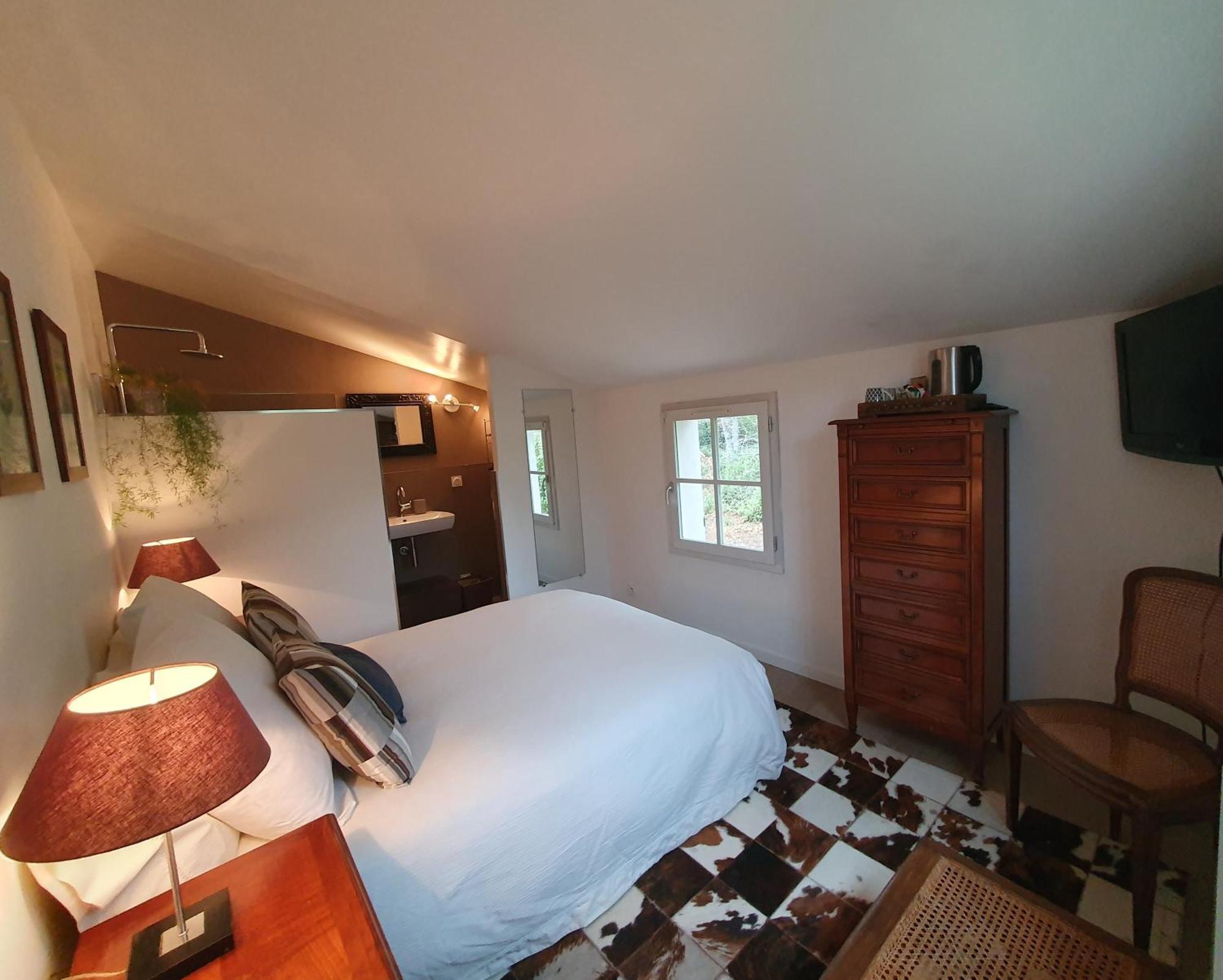 Lou Pantai, Bed And Breakfast, Delux Bedroom Aix-en-Provence Esterno foto